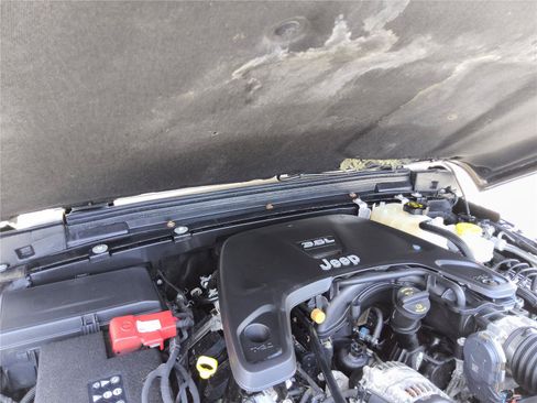 Used 2018 Jeep Wrangler Unlimited Sport S AWD/4WD image 28