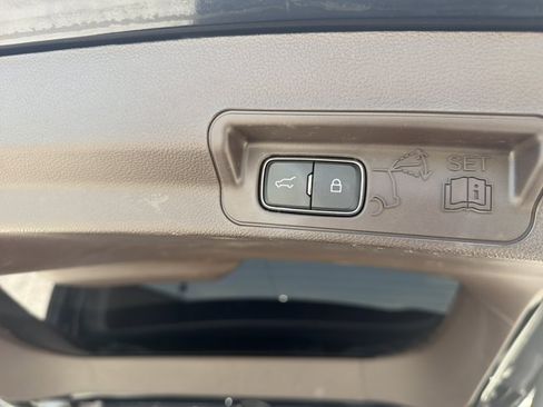 Used 2023 Ford Explorer King Ranch w/ Technology Package RWD image 28