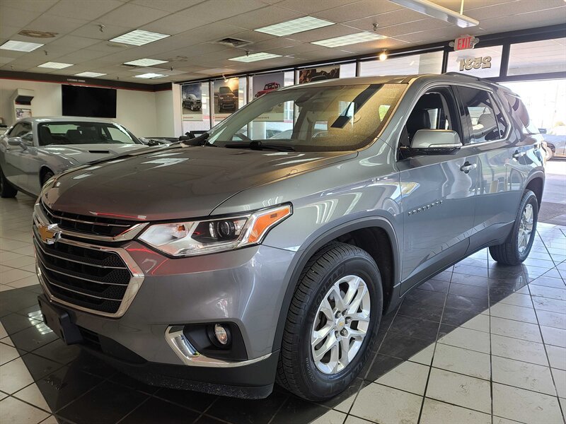 Used 2020 Chevrolet Traverse LT FWD image 1