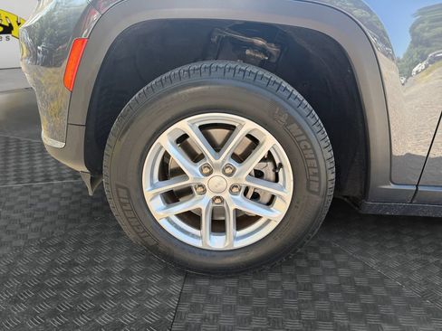 Used 2021 Jeep Grand Cherokee L Laredo w/ Luxury Tech Group I AWD/4WD image 14