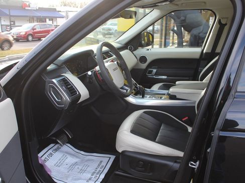 Used 2022 Land Rover Range Rover Sport HST image 16