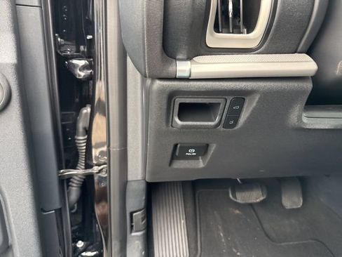 Used 2025 Ford Expedition Active RWD image 16