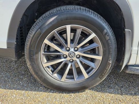 Used 2017 Toyota Highlander XLE image 34