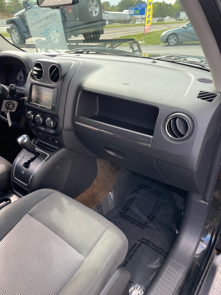 Used 2016 Jeep Patriot Latitude FWD image 21