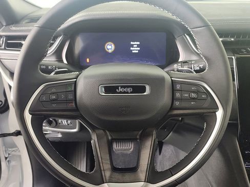 New 2025 Jeep Grand Cherokee Limited image 16