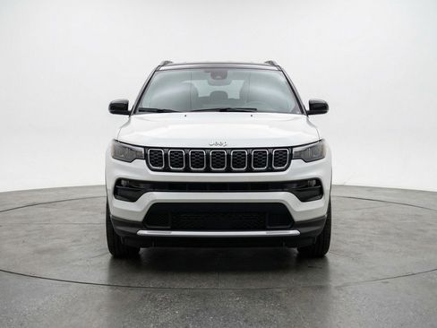 Used 2025 Jeep Compass Limited AWD/4WD image 2