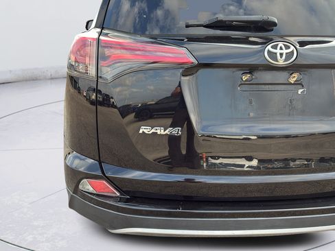 Used 2018 Toyota RAV4 XLE w/ Plus Extra Value Package FWD image 39