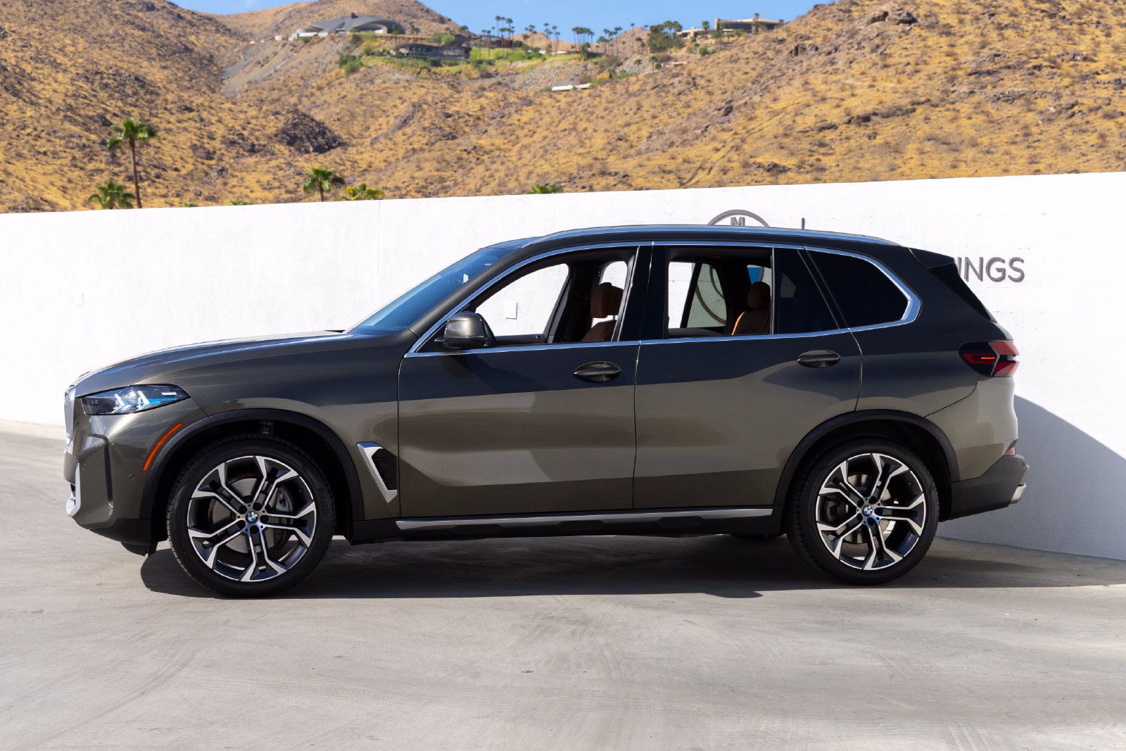 Certified 2024 BMW X5 xDrive40i w/ Premium Package AWD/4WD image 3