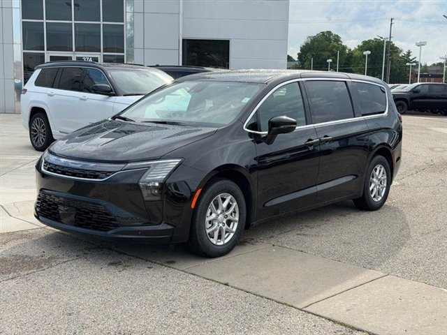 New 2027 Chrysler Pacifica Select FWD image 1