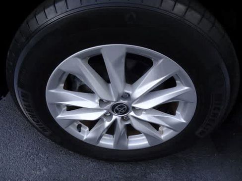 Used 2022 Toyota Corolla Cross LE AWD/4WD image 14