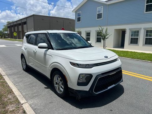 Used 2021 Kia Soul S FWD image 2