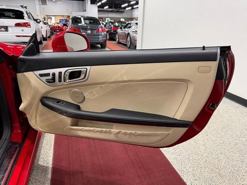 Used 2013 Mercedes-Benz SLK 350 image 31