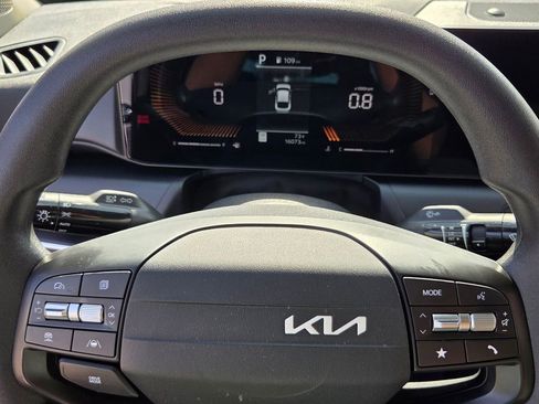 Used 2025 Kia K4 LXS image 22