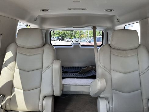 Used 2018 Cadillac Escalade Luxury AWD/4WD image 18