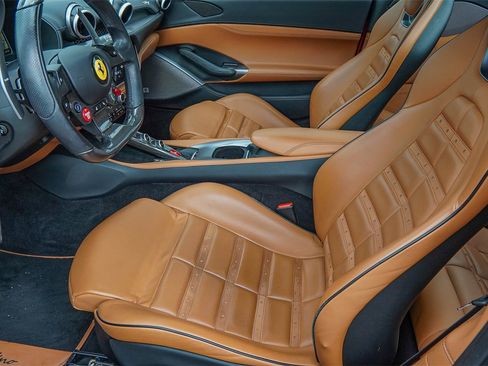 Used 2019 Ferrari Portofino image 21