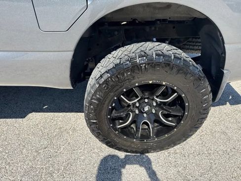Used 2018 Nissan Titan SV AWD/4WD image 22