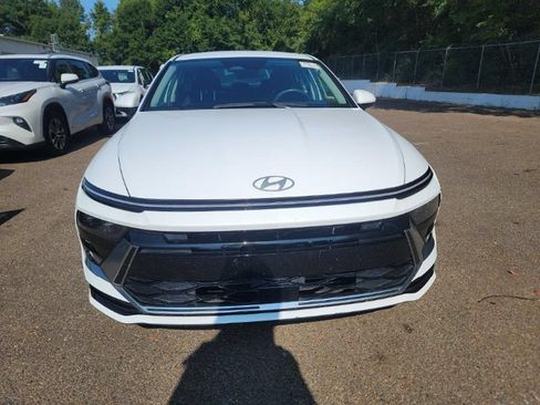 Used 2025 Hyundai Sonata SEL FWD image 2