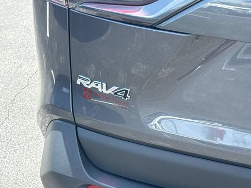Used 2025 Toyota RAV4 XLE FWD image 21