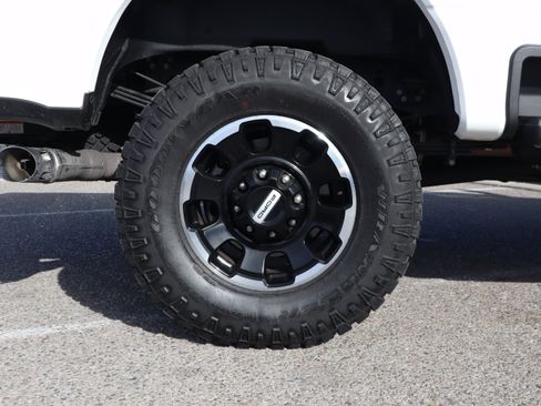 Used 2025 Ford F250 Platinum w/ Tremor Off-Road Package image 12