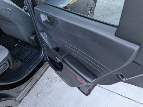 Used 2022 Ford Escape SE w/ SE Sport Appearance Package image 26