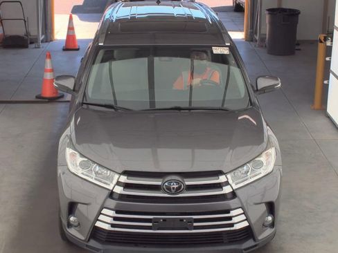 Used 2018 Toyota Highlander XLE w/ Protection Package #3 AWD/4WD image 2