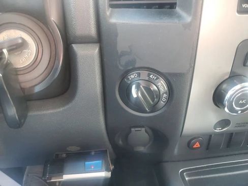 Used 2012 Nissan Titan SV AWD/4WD image 14
