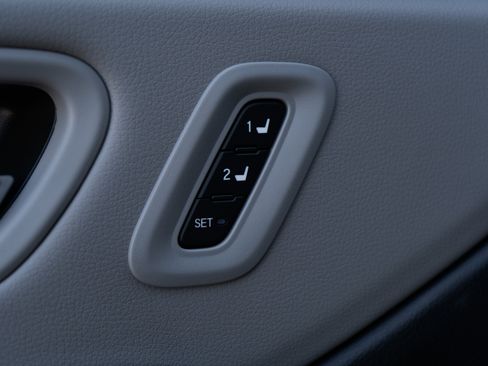 Certified 2025 Honda Pilot Touring image 40