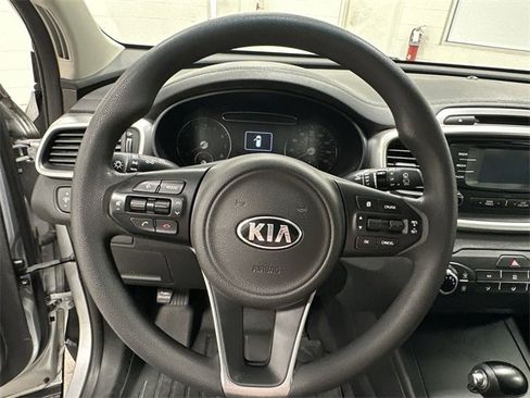 Used 2018 Kia Sorento L image 18