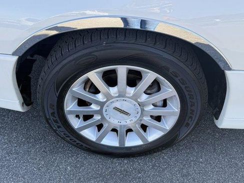 Used 2006 Lincoln Town Car Signature RWD image 11