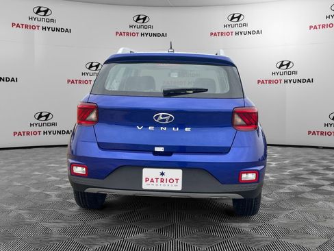 New 2026 Hyundai Venue SEL FWD image 4