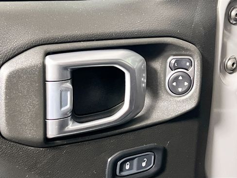 Used 2022 Jeep Wrangler Sport AWD/4WD image 16