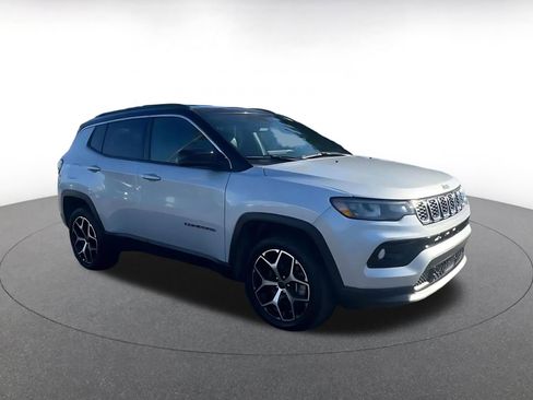 Used 2025 Jeep Compass Limited AWD/4WD image 2