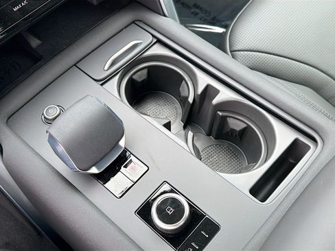 New 2026 Land Rover Discovery Limited Edition AWD/4WD image 28