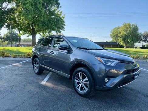Used 2018 Toyota RAV4 XLE w/ Carpet Mat Package FWD image 33