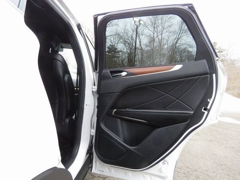 Used 2017 Lincoln MKC Select w/ Select Plus Package image 12