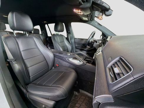 Used 2021 Mercedes-Benz GLS 450 4MATIC image 32