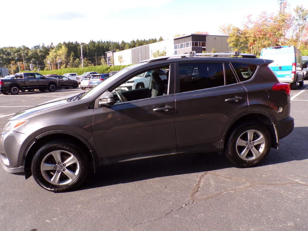 Used 2015 Toyota RAV4 XLE w/ Four Season Floor Mat Package AWD/4WD image 4