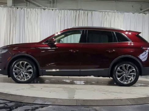 Used 2023 Lincoln Nautilus Reserve image 5