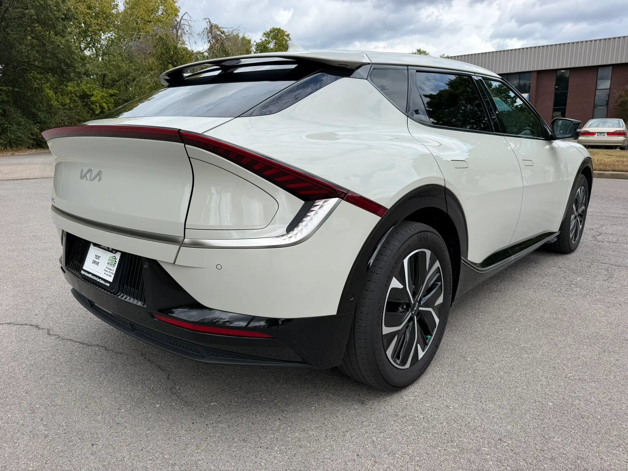 Used 2023 Kia EV6 Wind w/ Wind Technology Package AWD/4WD image 5