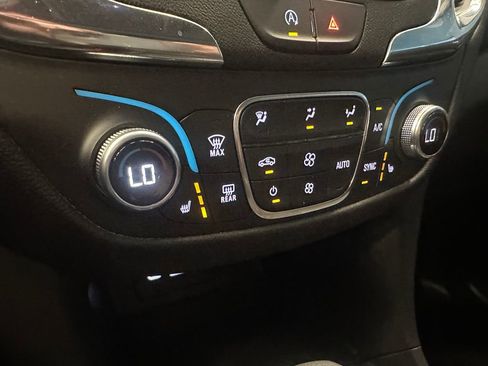 Used 2024 Chevrolet Equinox LT AWD/4WD image 15