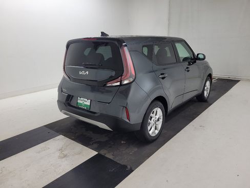 Used 2025 Kia Soul LX w/ LX Technology Package FWD image 9