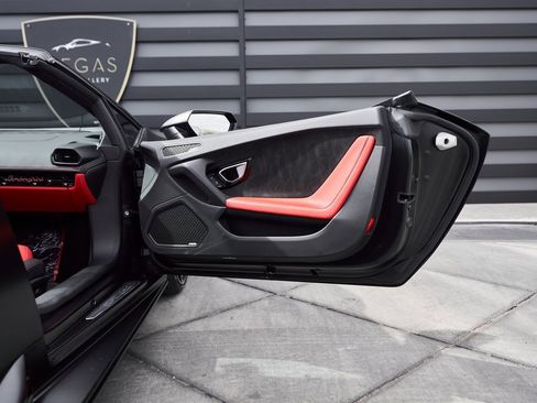 Used 2021 Lamborghini Huracan EVO image 26