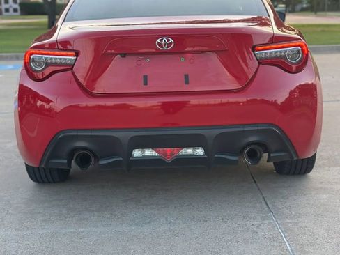 Used 2019 Toyota 86 RWD image 6