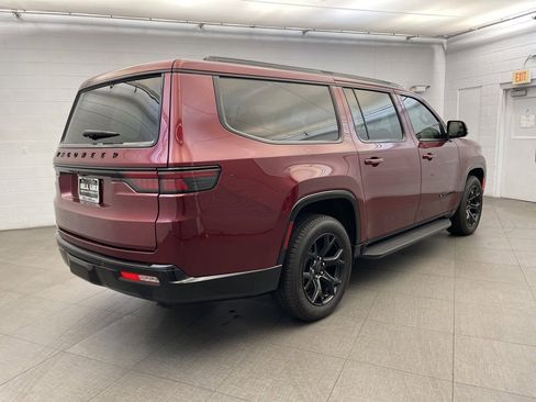 New 2025 Jeep Wagoneer L Series II image 4