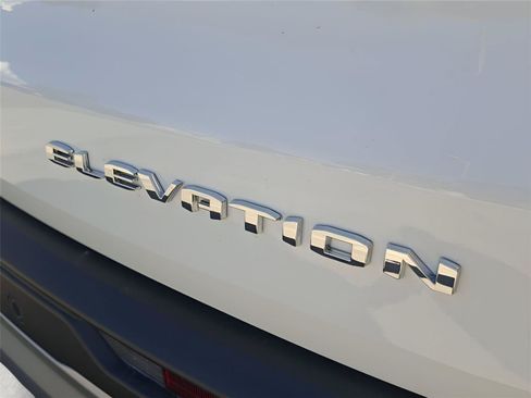 Used 2026 GMC Acadia Elevation w/ Elevation Premium Package AWD/4WD image 9