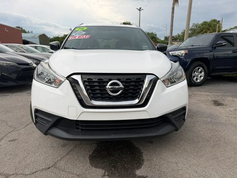 Used 2018 Nissan Kicks S FWD image 2