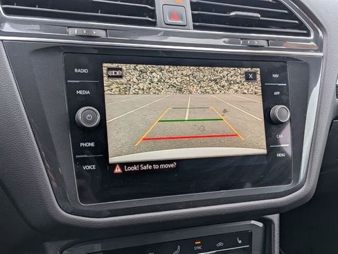 Used 2022 Volkswagen Tiguan SEL R-Line image 19