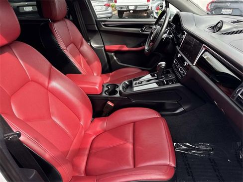 Used 2023 Porsche Macan S image 34