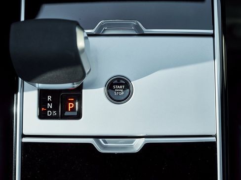 Used 2025 Land Rover Range Rover Long Wheelbase Autobiography image 70