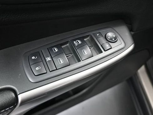 Used 2019 Jeep Cherokee Latitude w/ Popular Appearance Group FWD image 13